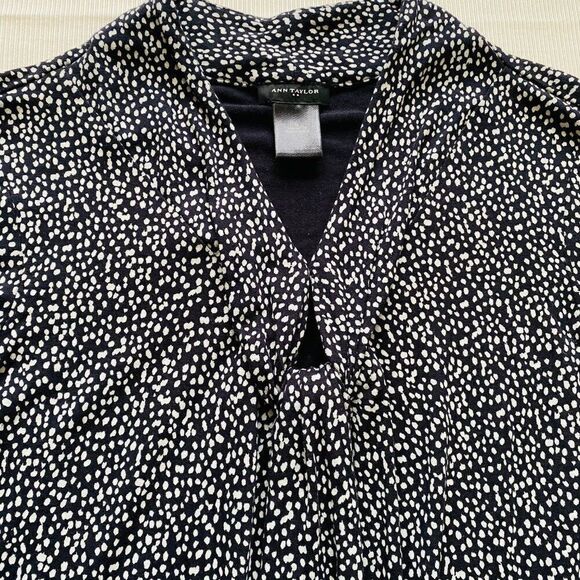 Ann Taylor Womens Top Vneck Long Sleeve Stretch S - Picture 3 of 3